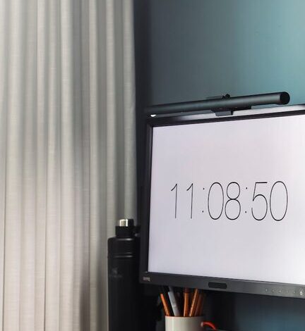 Sfaturi practice pentru organizarea eficientă a spațiului de lucru acasă